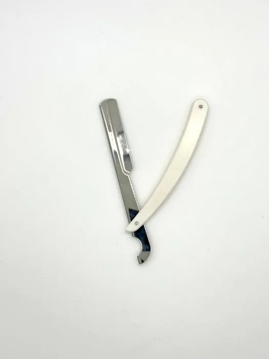 סכין גילוח מקצועית עם ידית לבנה