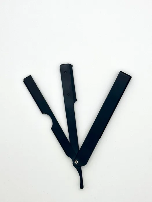 סכין גילוח מקצועית בצבע שחור מט