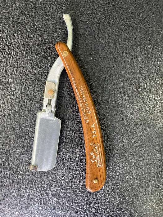 סכין גילוח / barber razor